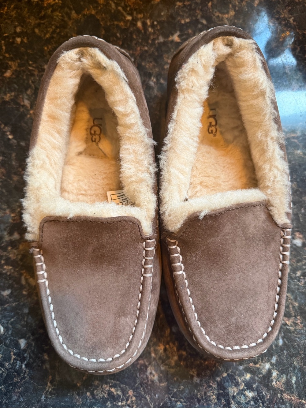 UGG Ansley Slippers- Size 6